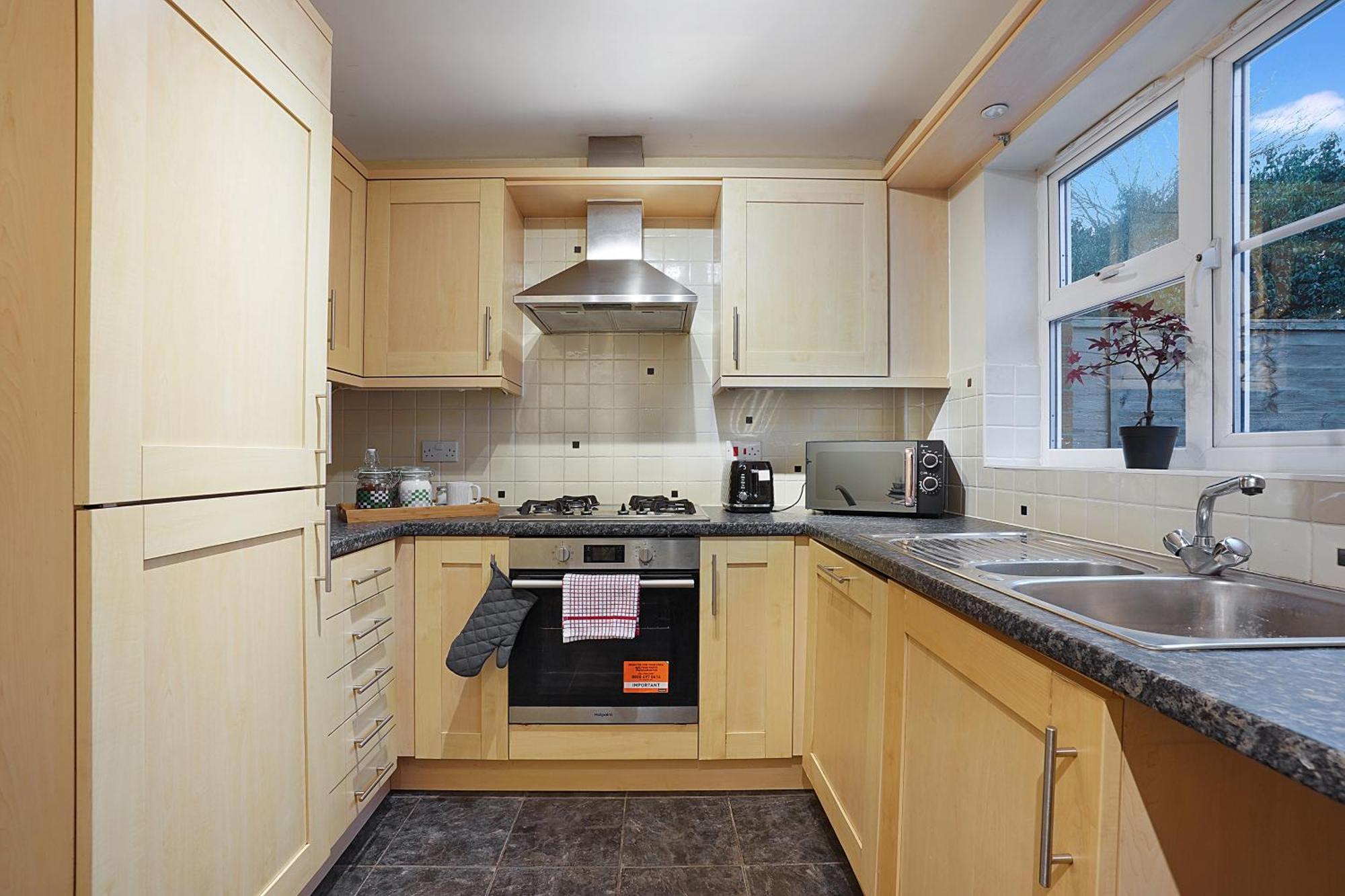 Comfortable Stylish Townhouse In Ashford Sleeps 5 Netflix 2 Parking Spaces Perfect For Contractors And Families Esterno foto