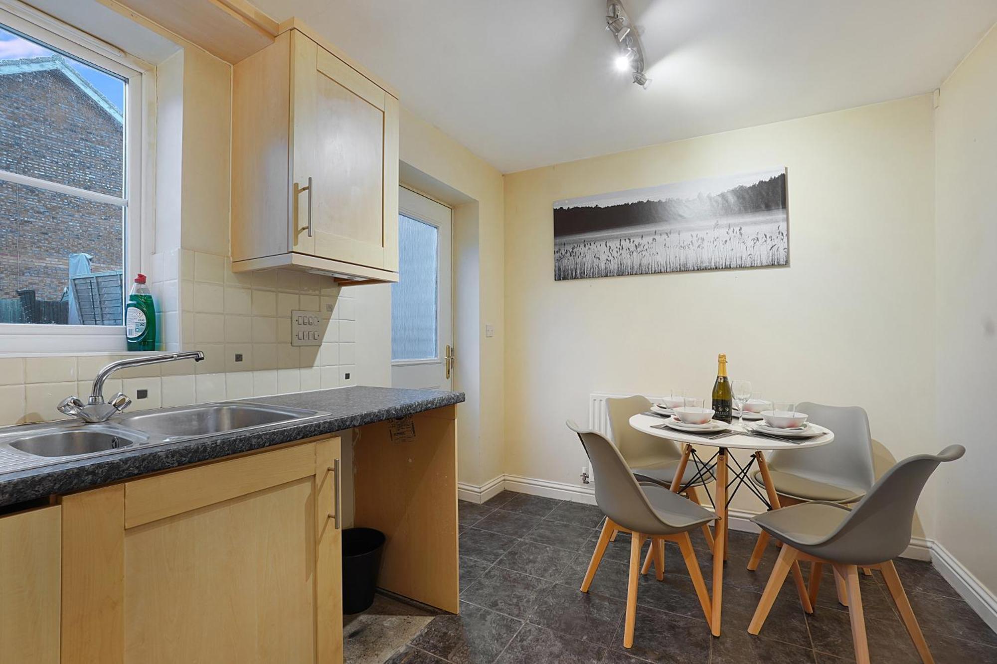 Comfortable Stylish Townhouse In Ashford Sleeps 5 Netflix 2 Parking Spaces Perfect For Contractors And Families Esterno foto