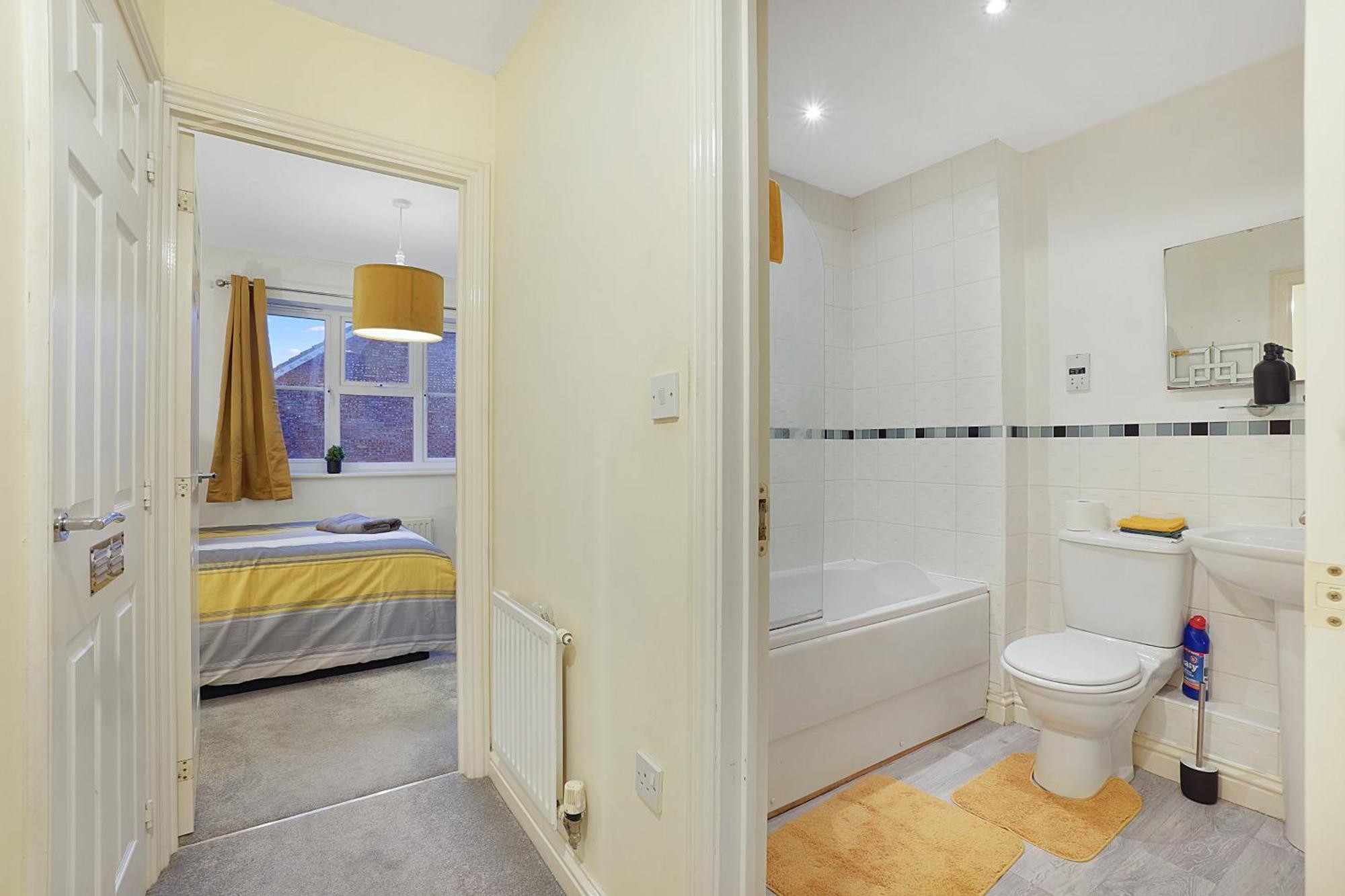 Comfortable Stylish Townhouse In Ashford Sleeps 5 Netflix 2 Parking Spaces Perfect For Contractors And Families Esterno foto