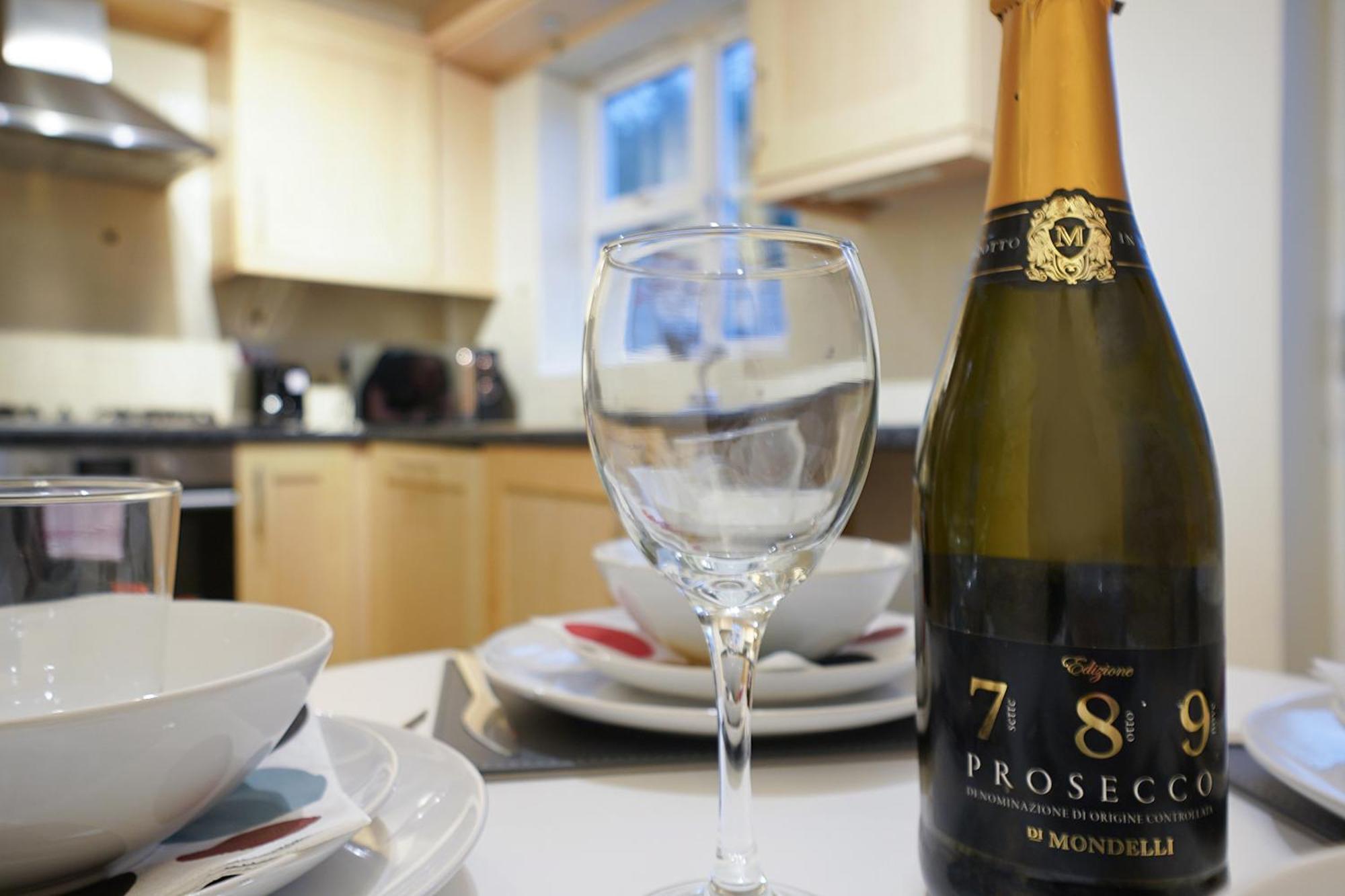 Comfortable Stylish Townhouse In Ashford Sleeps 5 Netflix 2 Parking Spaces Perfect For Contractors And Families Esterno foto