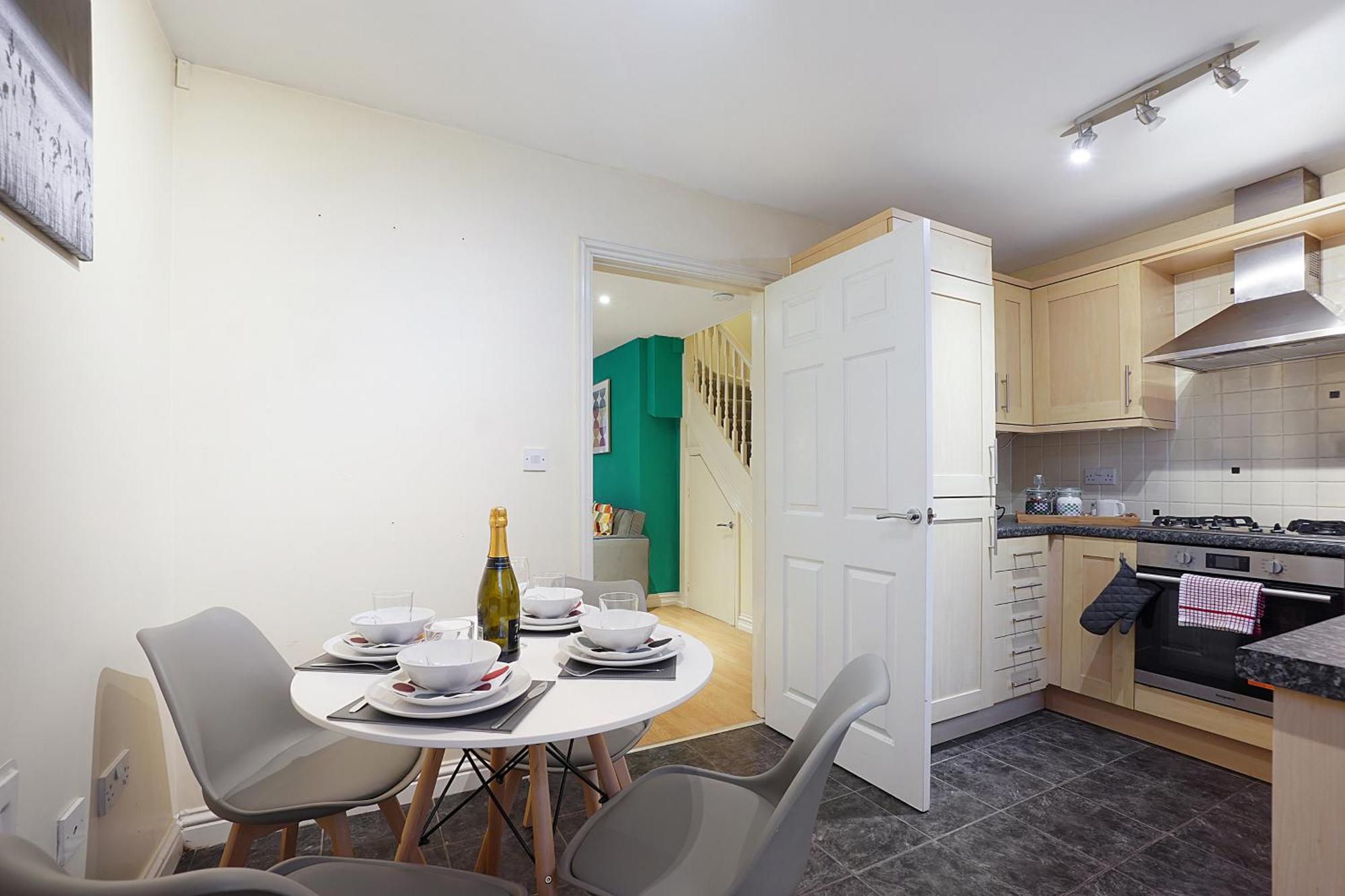 Comfortable Stylish Townhouse In Ashford Sleeps 5 Netflix 2 Parking Spaces Perfect For Contractors And Families Esterno foto